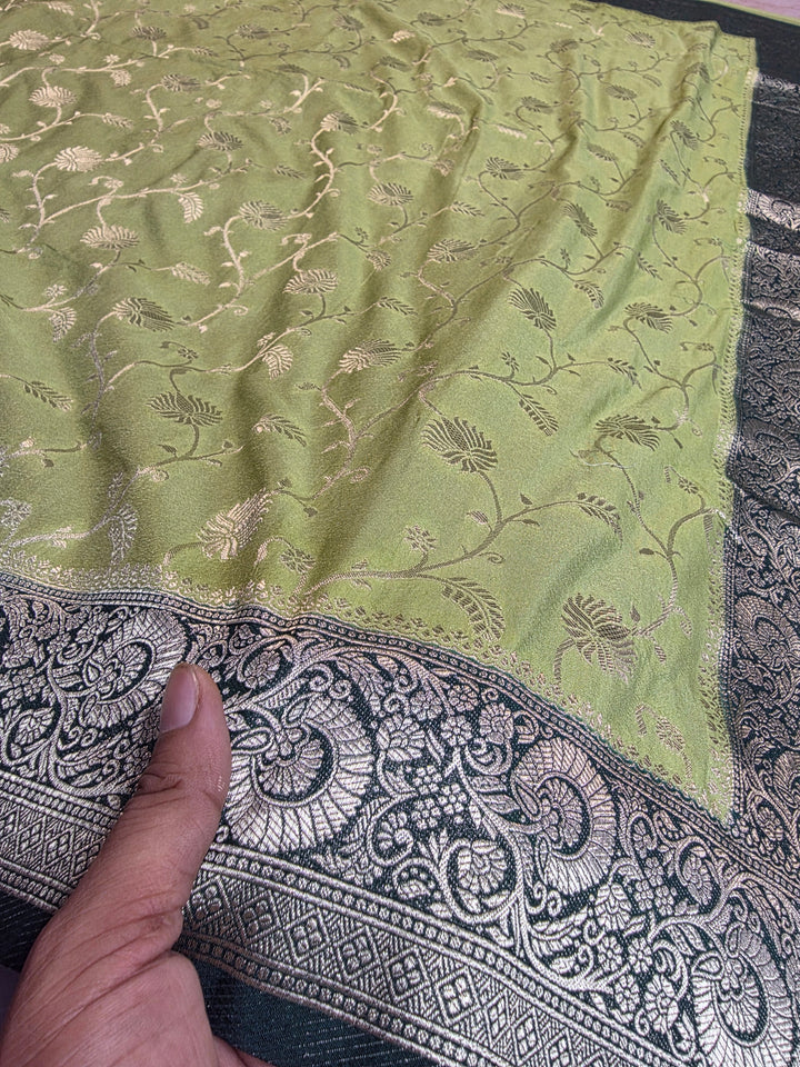 KHADDI GEORGETTE IN PISTA GREEN WITH BOTTLE GREEN BORDER
