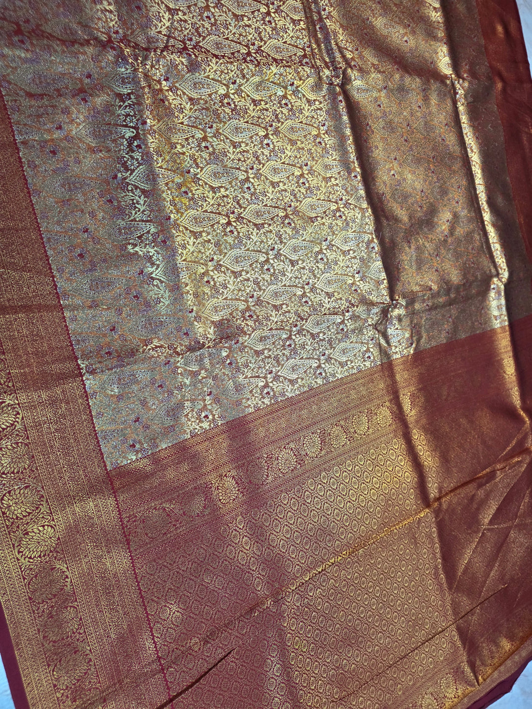 DHARMAVARAM TISU ALFI IN GOLD ZARI WITH RED COLOUR MINAKARI
