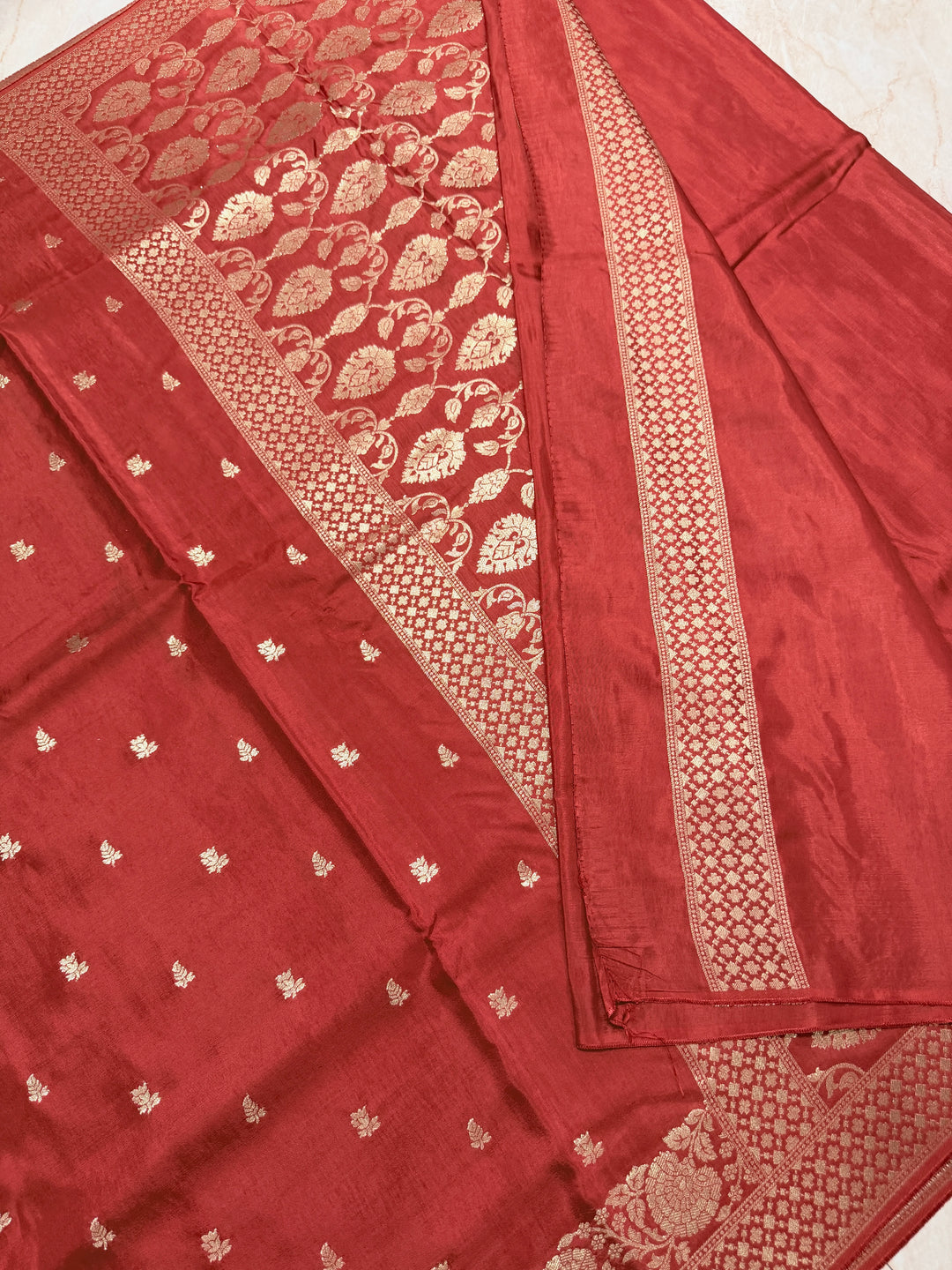 PREMIUM RUSSIAN VISCOSE SILK FABRIC SAREE IN MATALLIC RED COLOUR SHADE