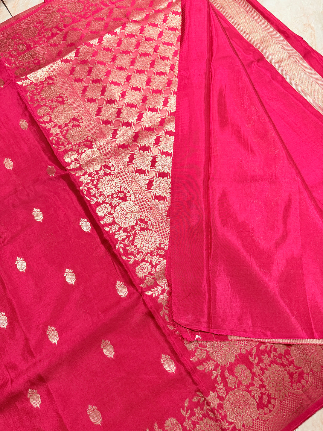 RUSSIAN COSMOS VISCOSE FABRIC SAREE IN CHERRY RANI COLOUR SHADE