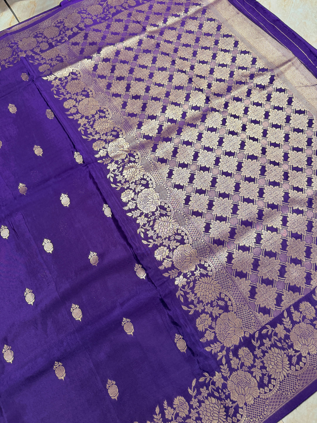 RUSSIAN COSMOS VISCOSE FABRIC SAREE IN PURPLE COLOUR SHADE