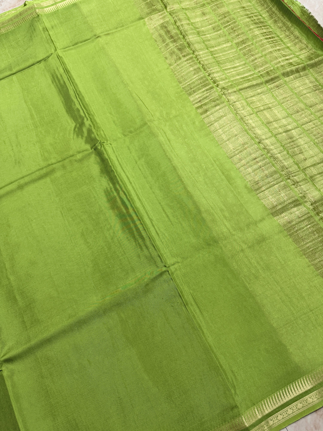 VISCOSE RUSSIAN IN PARROT GREEN WITH NARROW BORDER