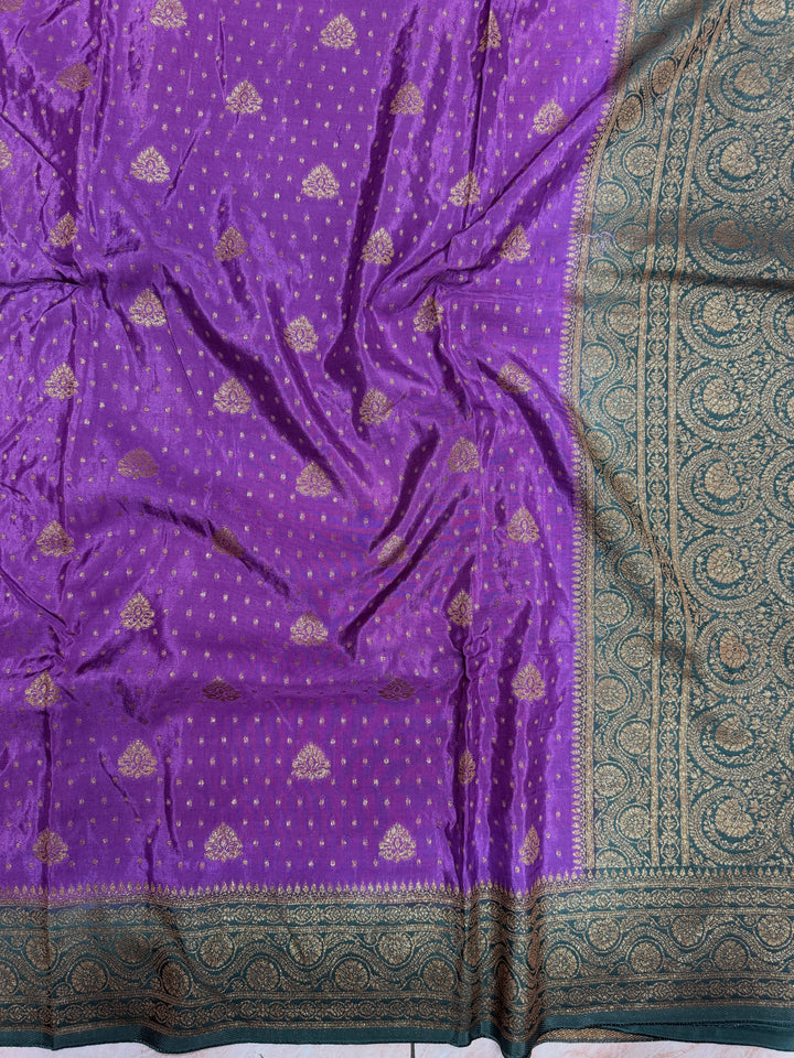 PREMIUM SEMI KHADDI VISCOSE GEORGETTE SAREE IN VIBRANT PURPLE COLOUR SHADE WITH BOTTLE GREEN SHADE BORDER