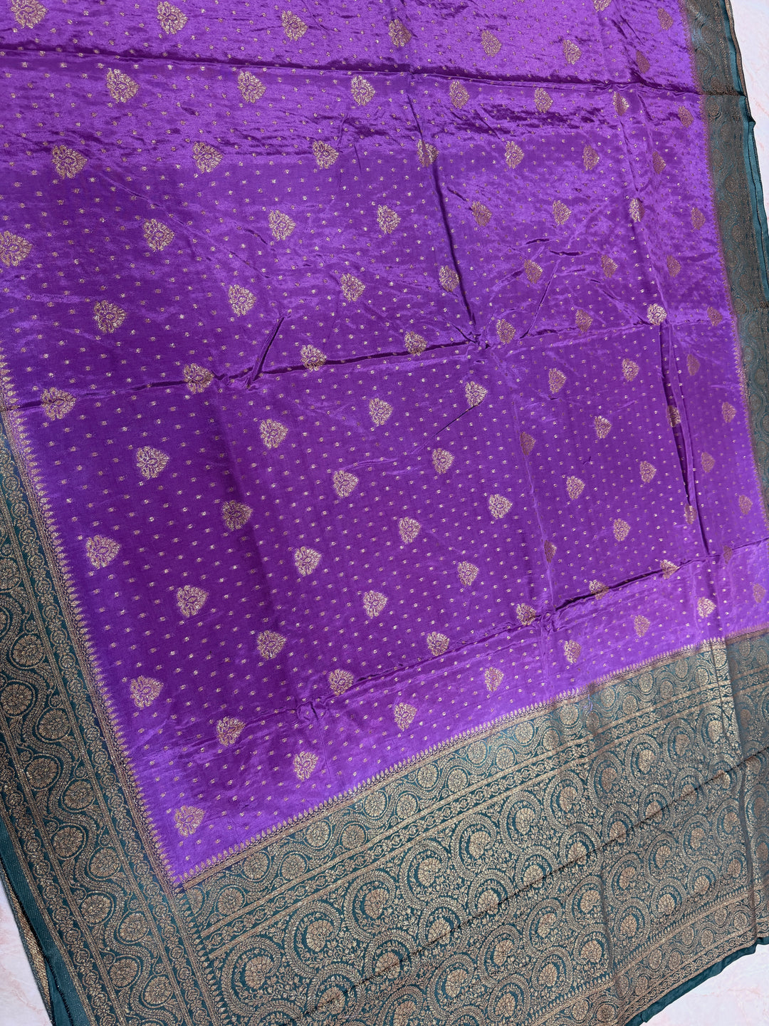 PREMIUM SEMI KHADDI VISCOSE GEORGETTE SAREE IN VIBRANT PURPLE COLOUR SHADE WITH BOTTLE GREEN SHADE BORDER