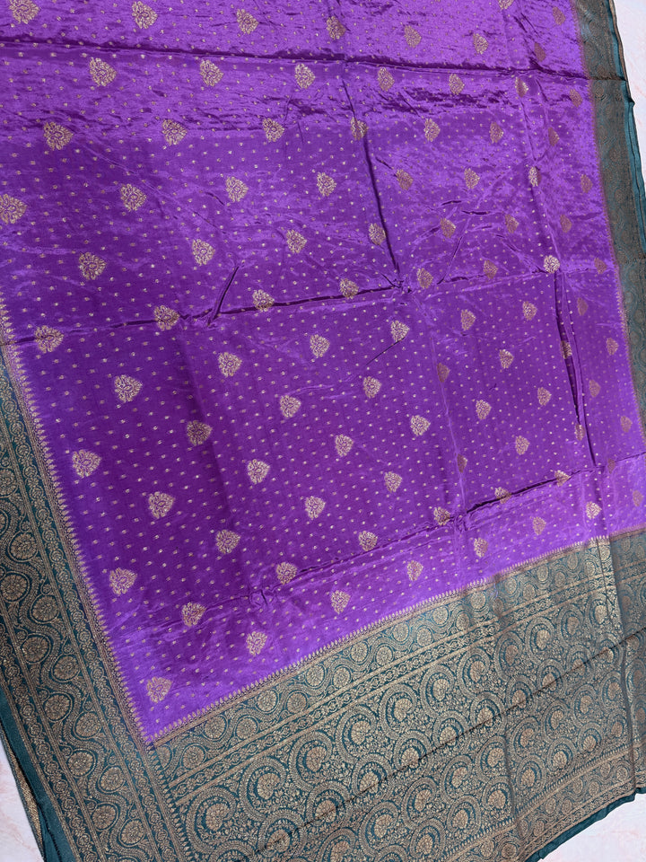 PREMIUM SEMI KHADDI VISCOSE GEORGETTE SAREE IN VIBRANT PURPLE COLOUR SHADE WITH BOTTLE GREEN SHADE BORDER