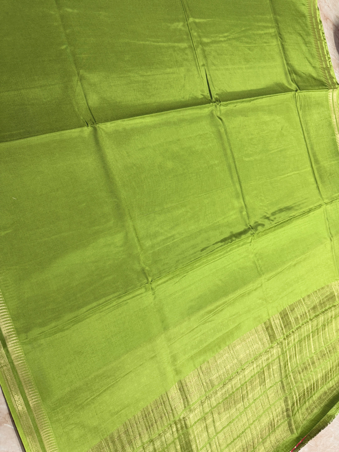 VISCOSE RUSSIAN IN PARROT GREEN WITH NARROW BORDER