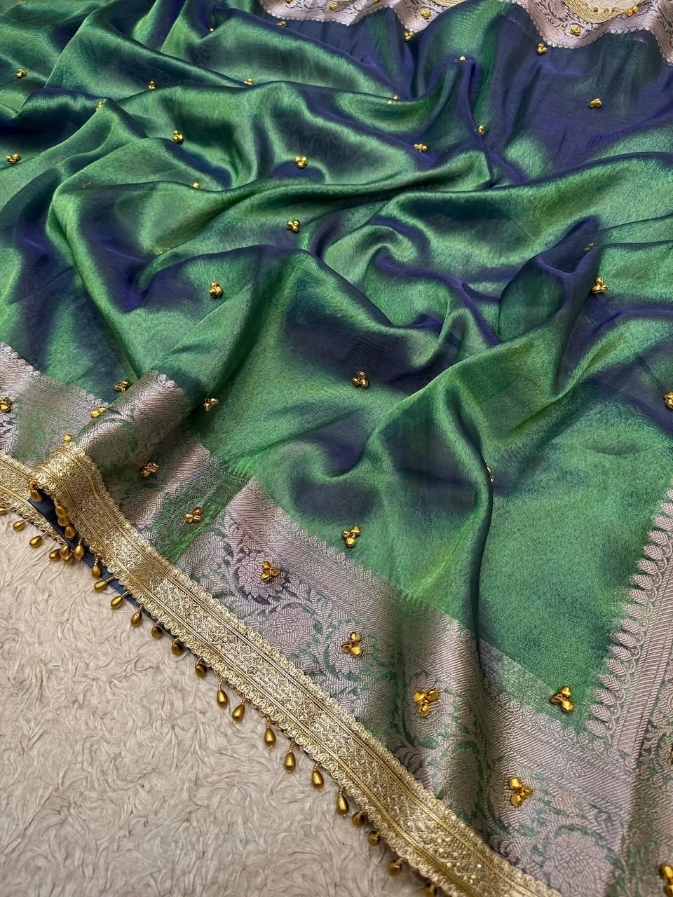 CLASSICAL PEACOCK COLOUR SHADE IN GHUNGROO SAREE.