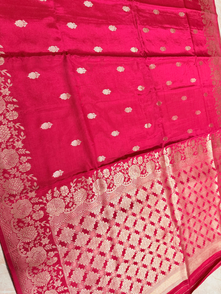 RUSSIAN COSMOS VISCOSE FABRIC SAREE IN CHERRY RANI COLOUR SHADE