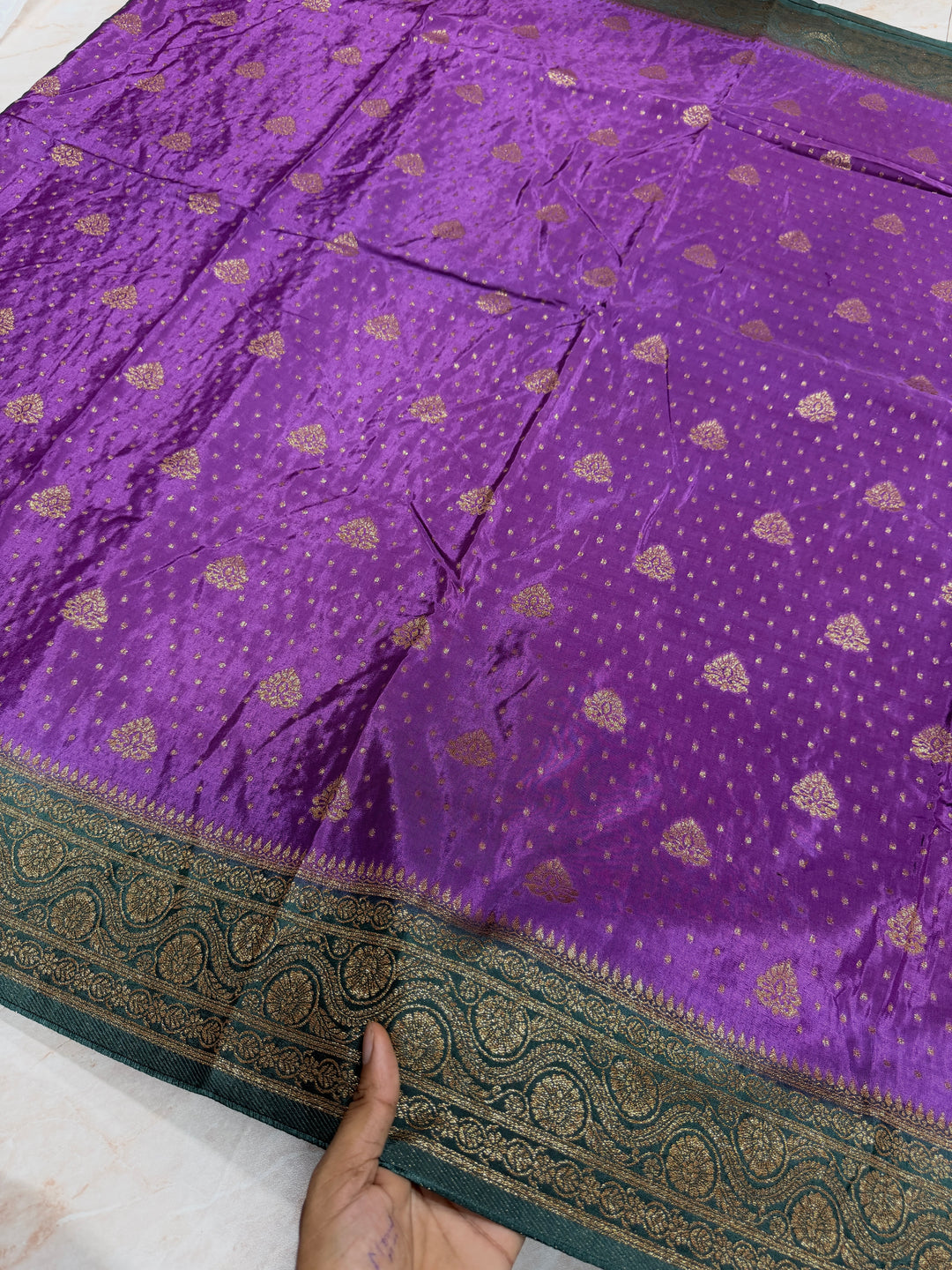 PREMIUM SEMI KHADDI VISCOSE GEORGETTE SAREE IN VIBRANT PURPLE COLOUR SHADE WITH BOTTLE GREEN SHADE BORDER