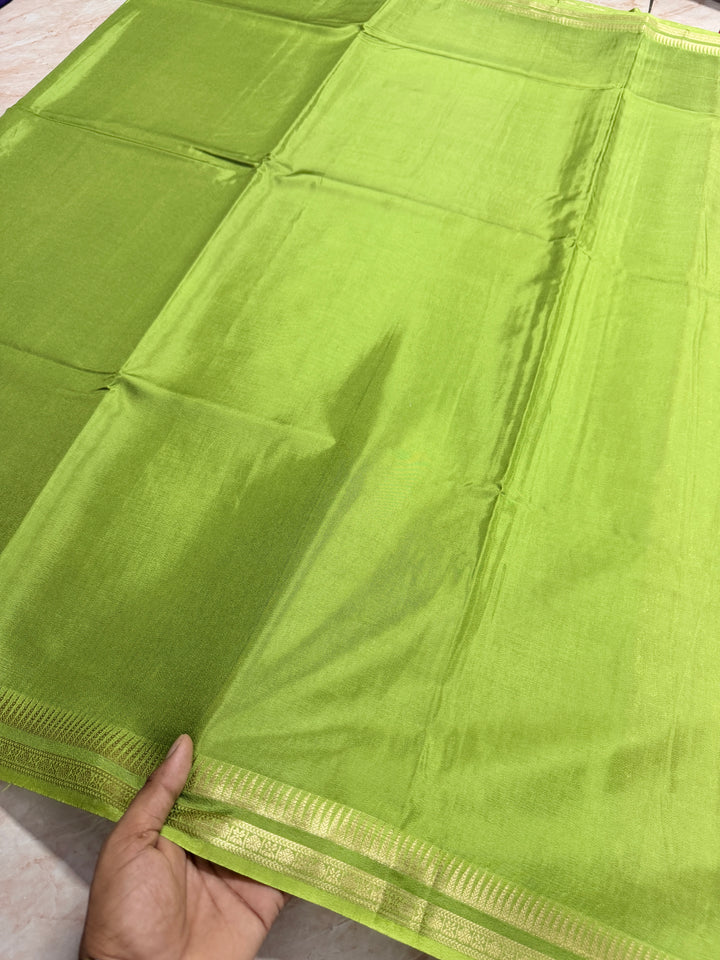 VISCOSE RUSSIAN IN PARROT GREEN WITH NARROW BORDER