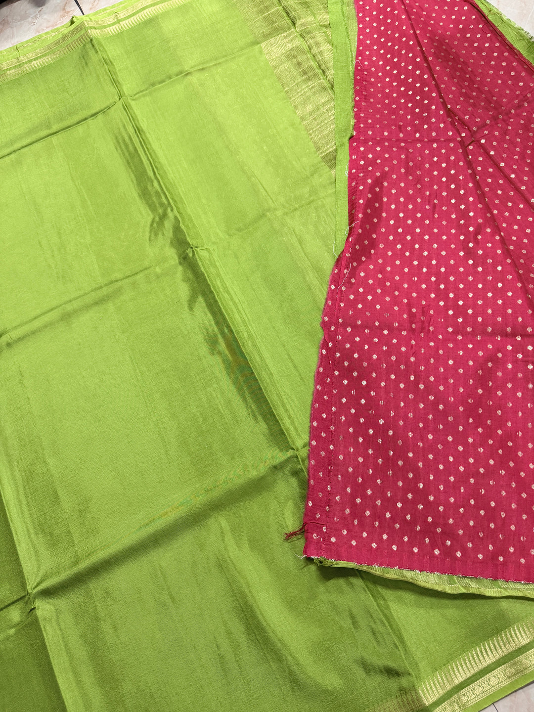 VISCOSE RUSSIAN IN PARROT GREEN WITH NARROW BORDER