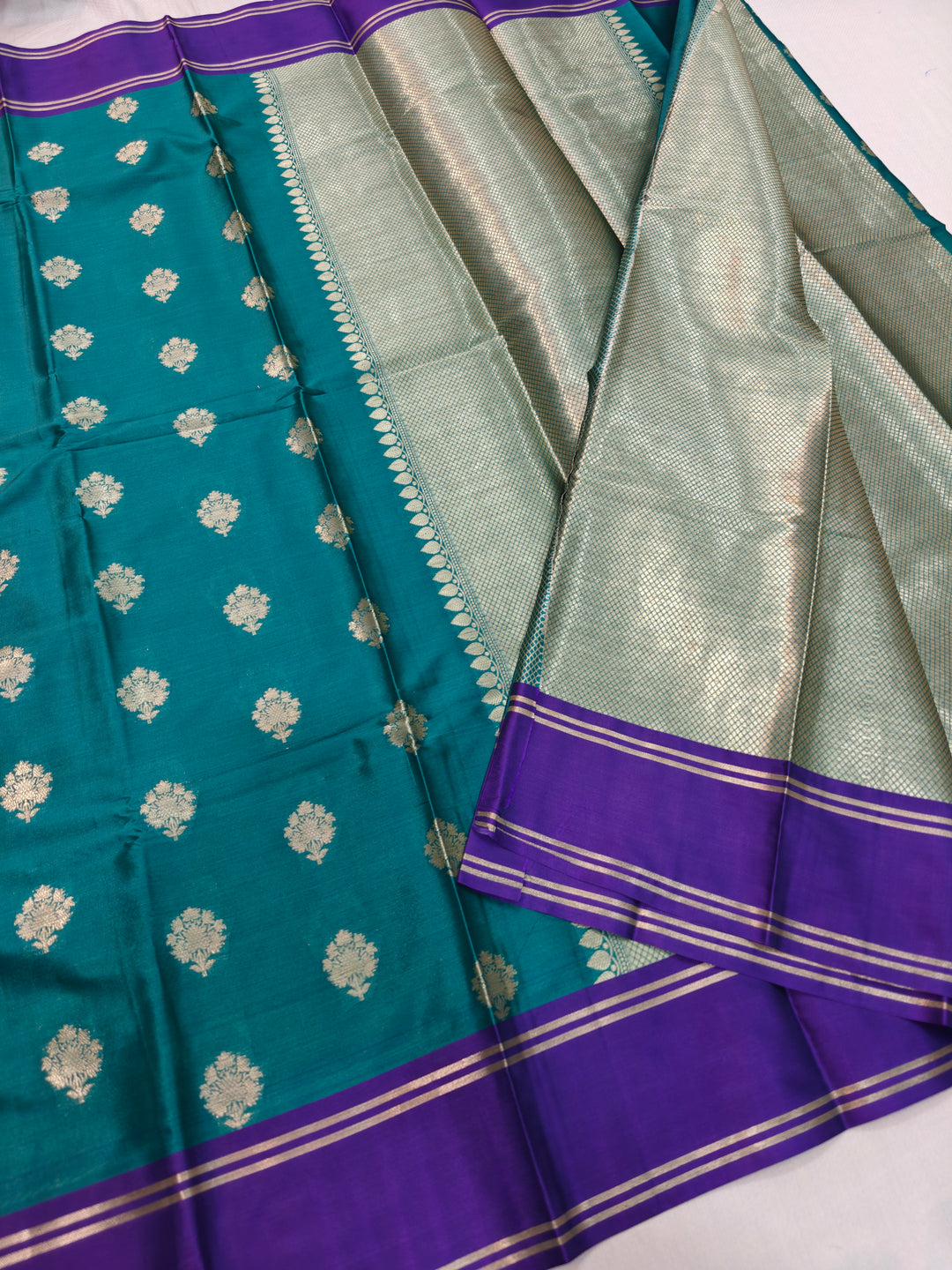 SCRAMENTO GREEN BANARASI SILK KATAN WITH INDIGO BORDER