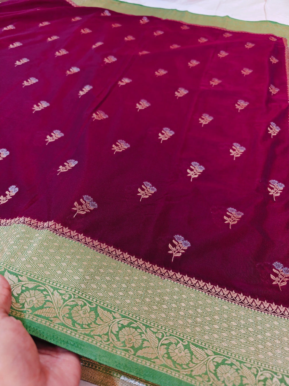 VINE COLOUR KHADDI GEORGETTEWITH PARROT GREEN BORDER