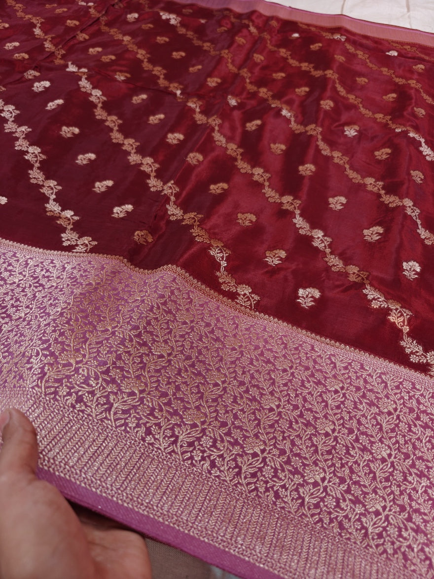 RUSSIAN SILK IN MAROON AND BABY PINK COLOUR BORDER WITH DIOGNAL FLORAL DESIGNS