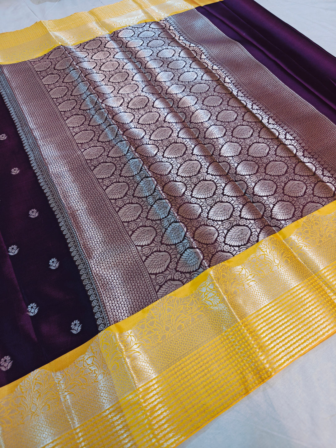 BANARASI MAGENTA WITH AIRY GOLD BORDER
