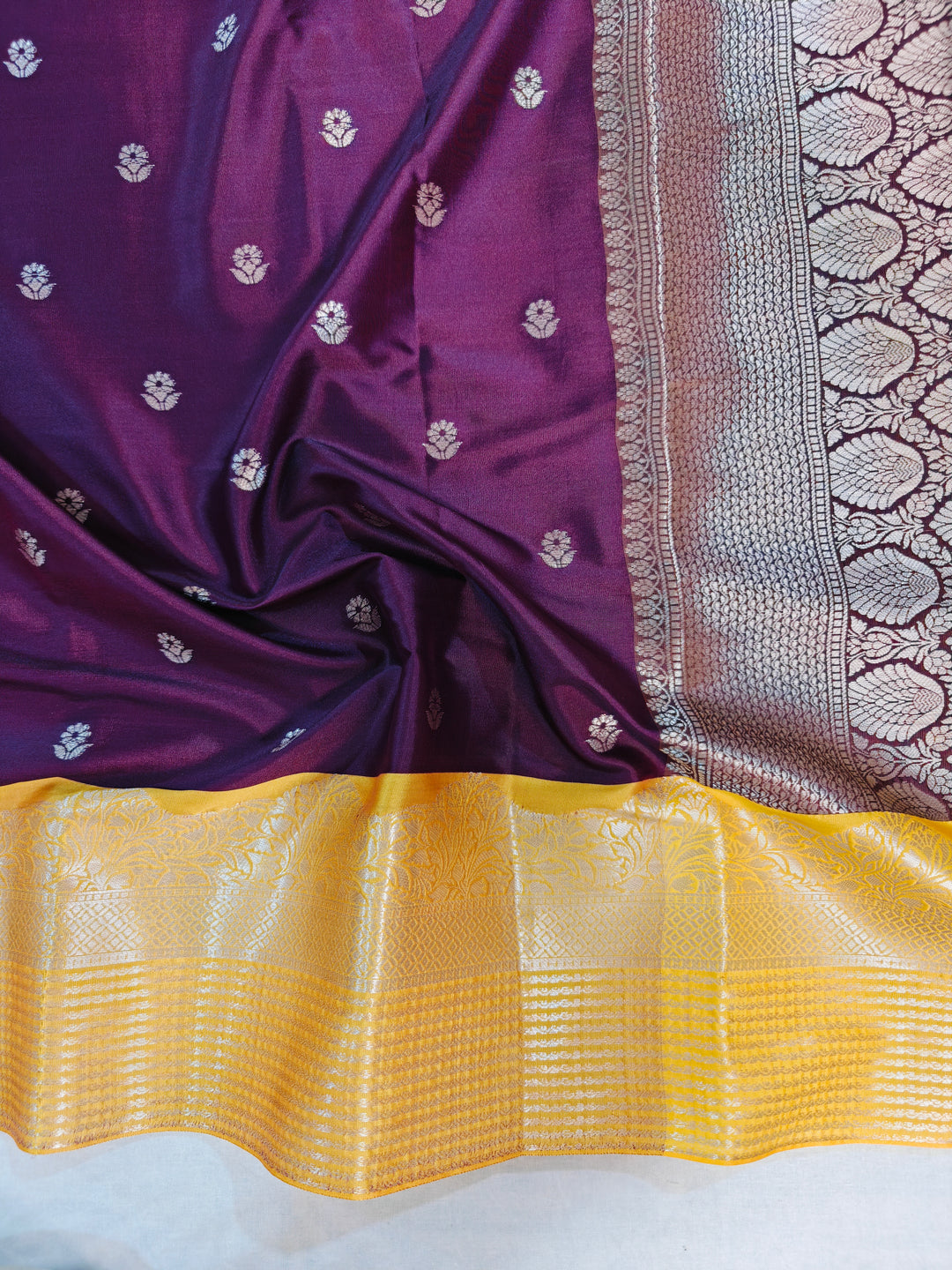 BANARASI MAGENTA WITH AIRY GOLD BORDER