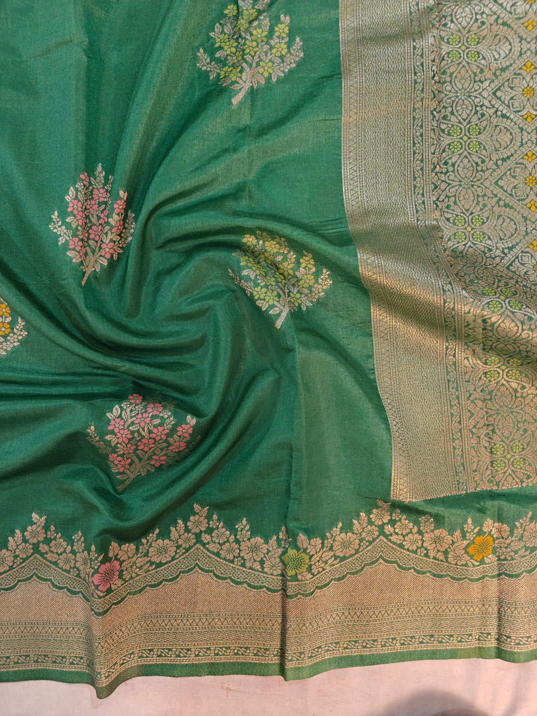 PAPER SILK IN GREEN SHADE WITH MULTI COLOUR BOOTA