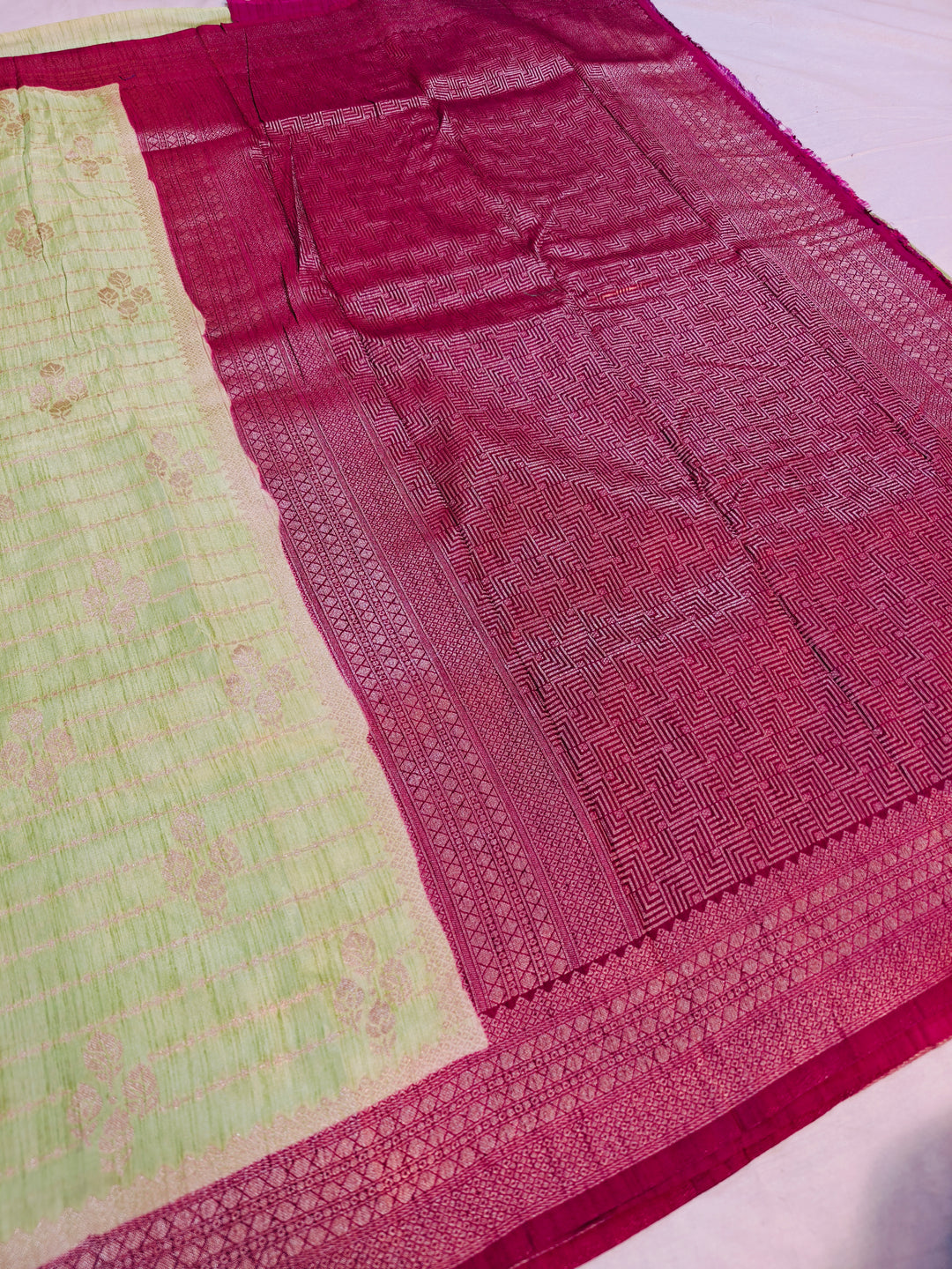 PISTA GREEN SOFTMATKA LINEN WITH MAGENTA BORDER