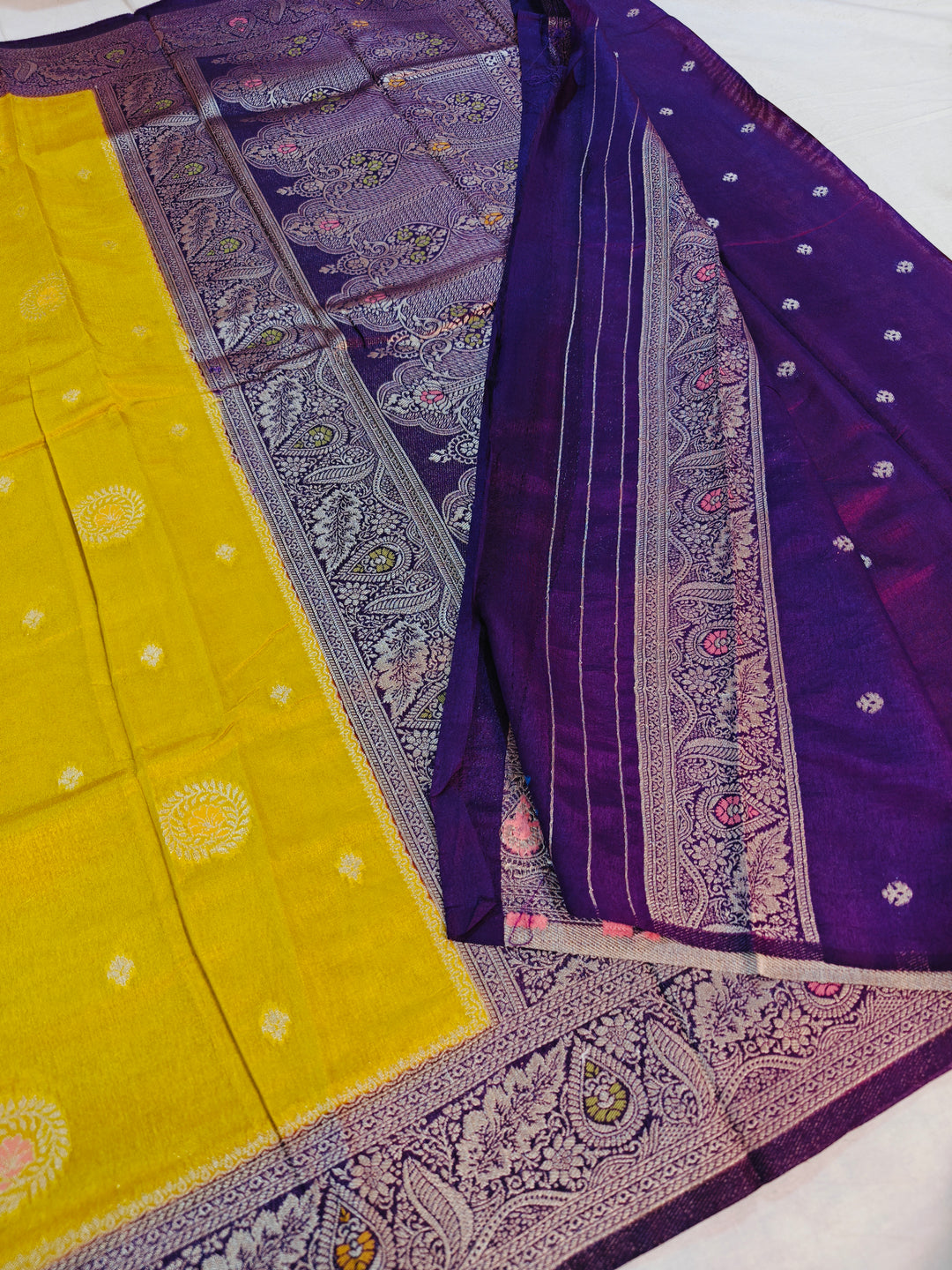 MINAKARI PAPER SILK IN GOLD WITH INDIGO BORDER