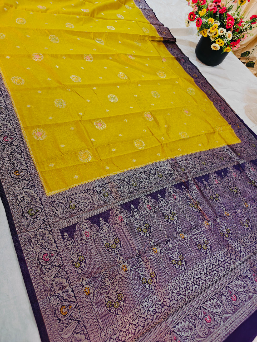 MINAKARI PAPER SILK IN GOLD WITH INDIGO BORDER