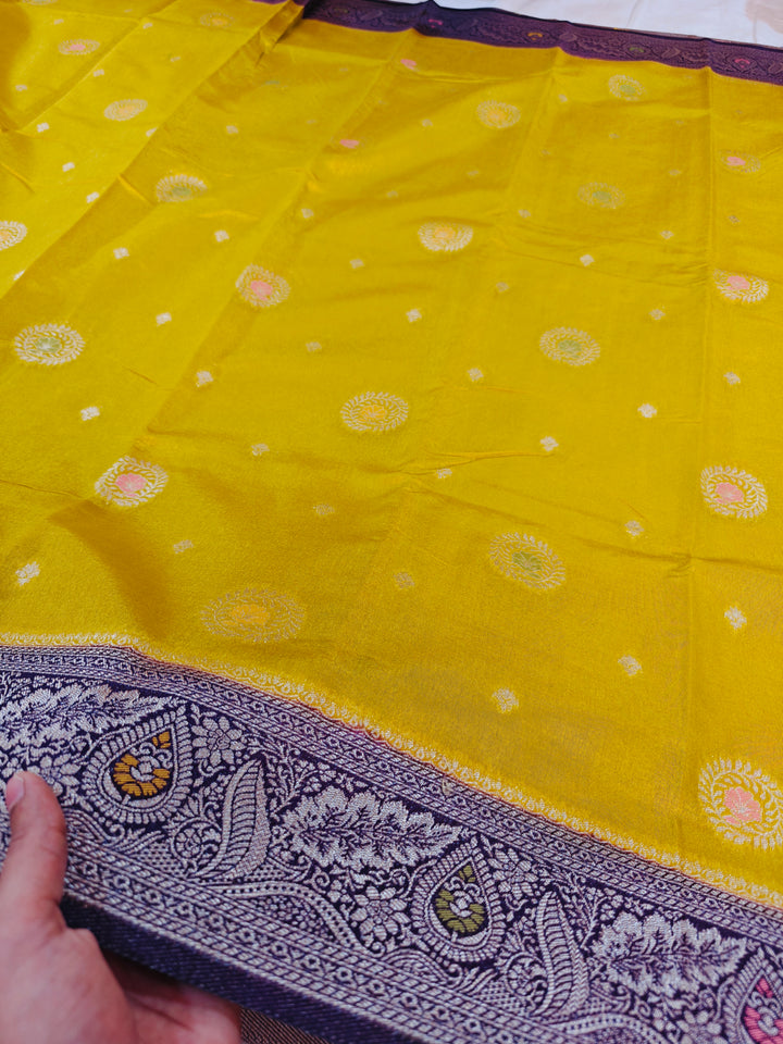 MINAKARI PAPER SILK IN GOLD WITH INDIGO BORDER