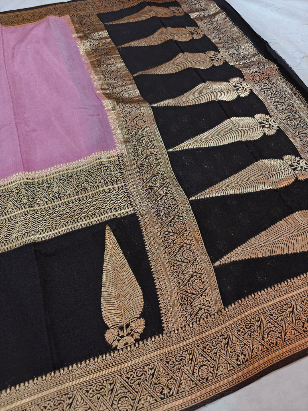 LAVENDER KHADDI GEORGETTE WITH KAIRI BOOTA ON RICH BLACK BORDER