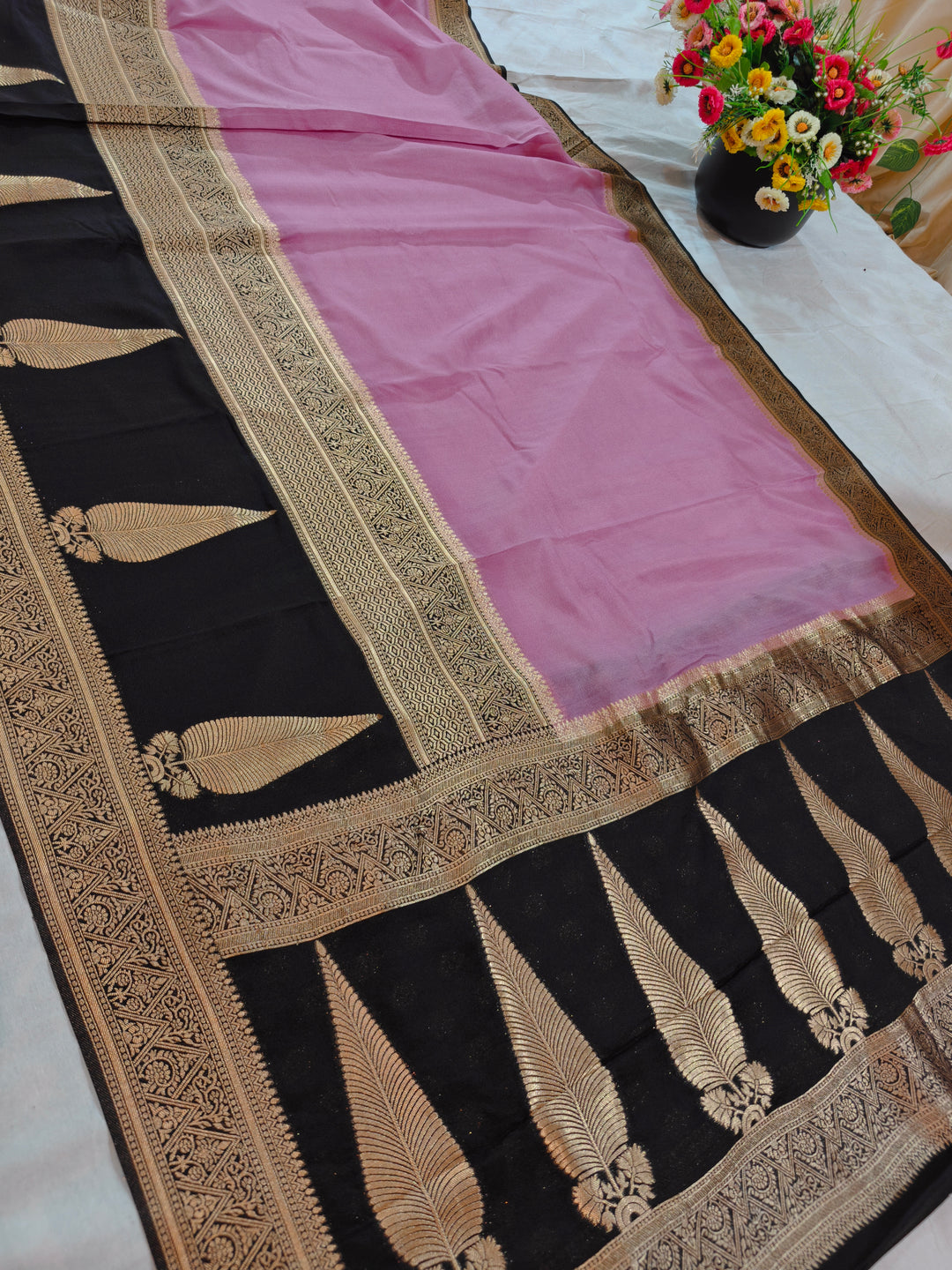 LAVENDER KHADDI GEORGETTE WITH KAIRI BOOTA ON RICH BLACK BORDER