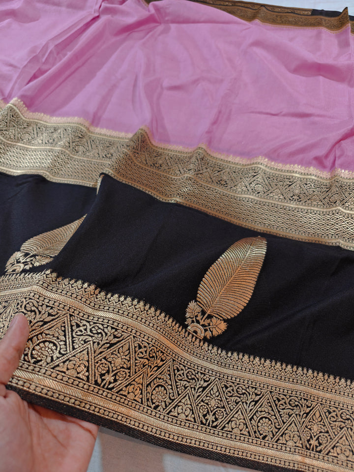 LAVENDER KHADDI GEORGETTE WITH KAIRI BOOTA ON RICH BLACK BORDER
