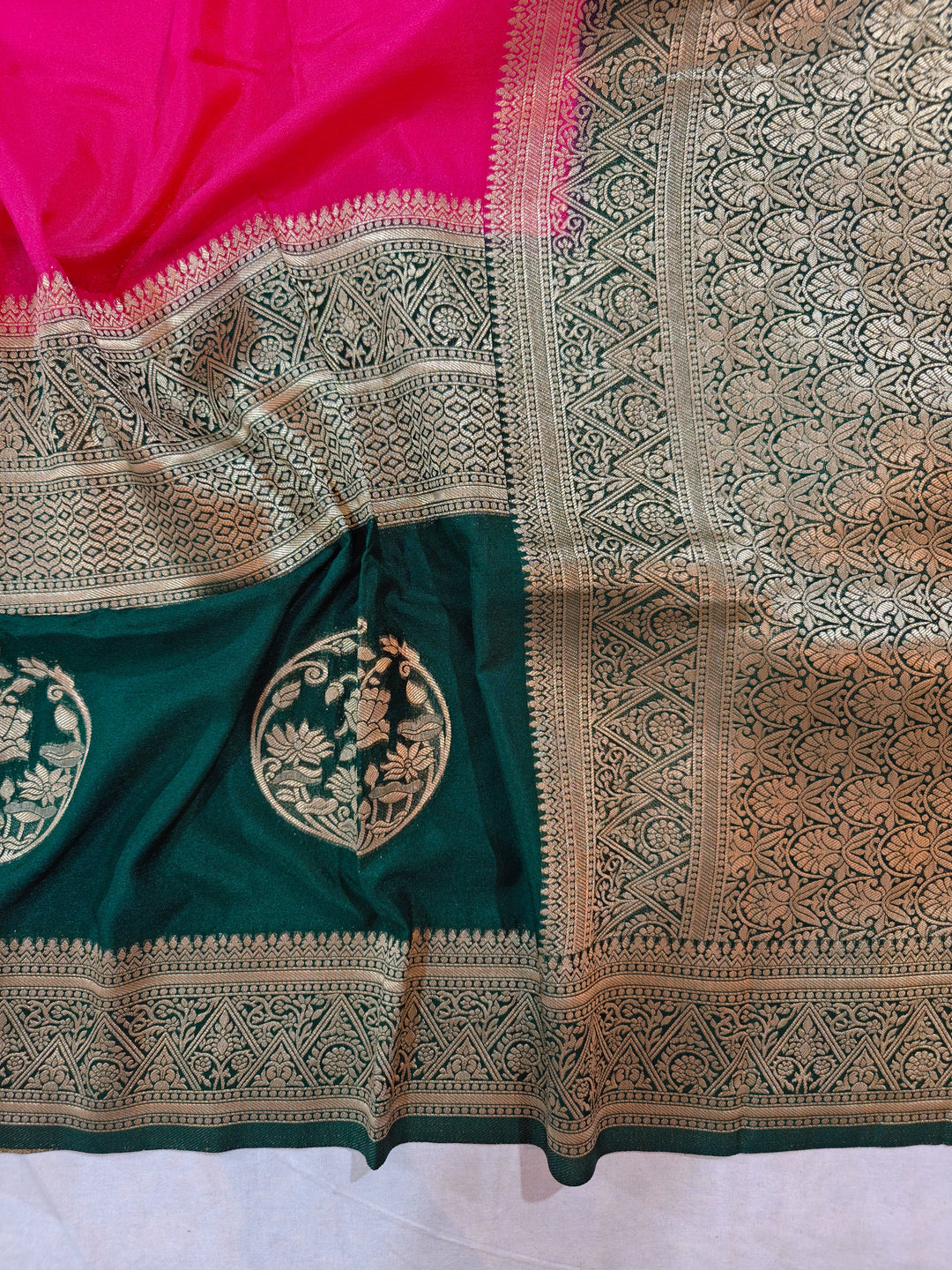 RANI KHADDI GEORGETTE WITH BOTTLE GREEN BORDER