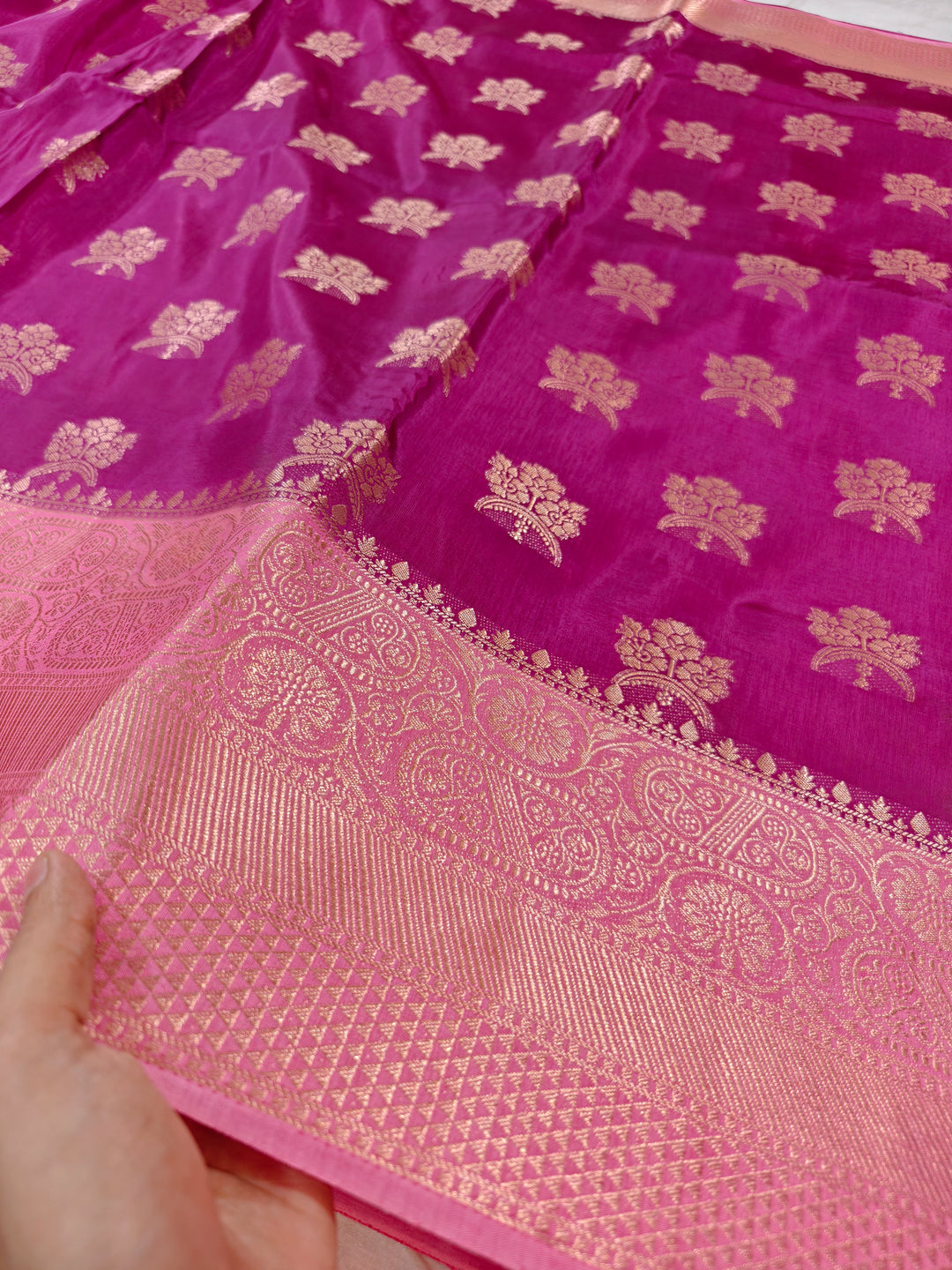 MAGENTA RUSSUAN SILK WITH BABY PINK BORDER