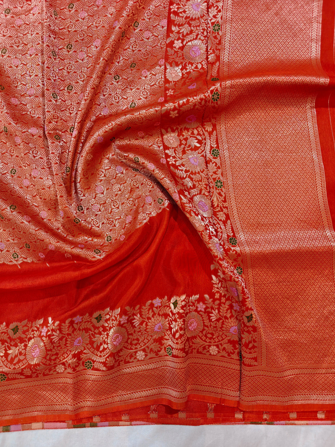 RUSSIAN SILK CENTRALISED BOUTIQUE STYLE IN RED COLOUR