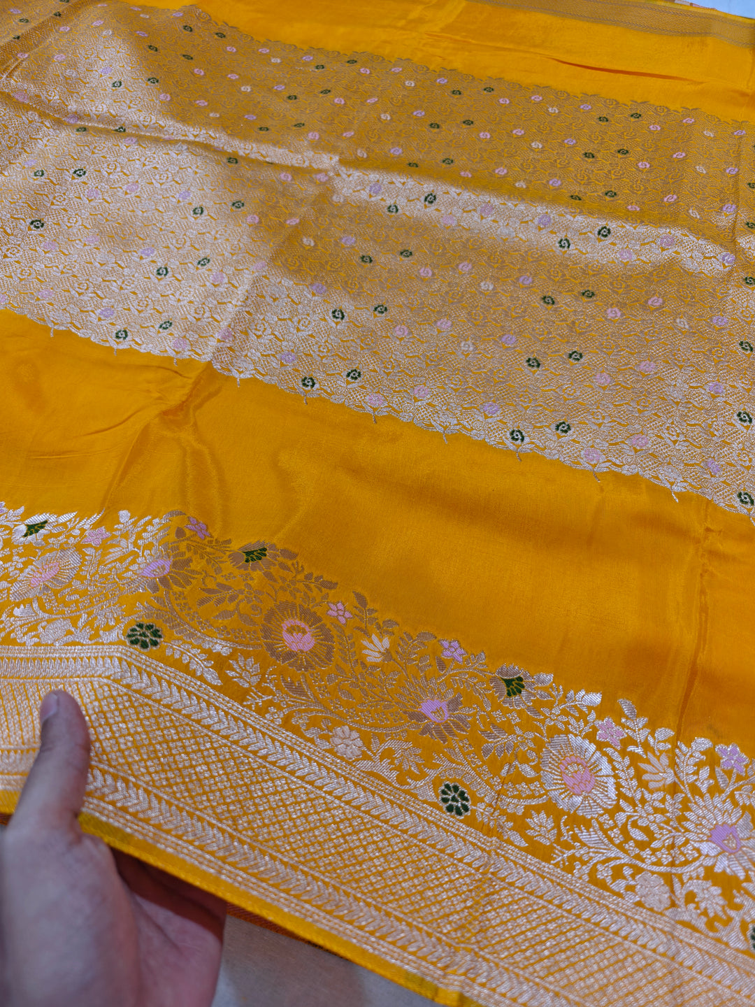 RUSSIAN SILK CENTRALISED BOUTIQUE STYLE IN YELLOW GOLD COLOUR