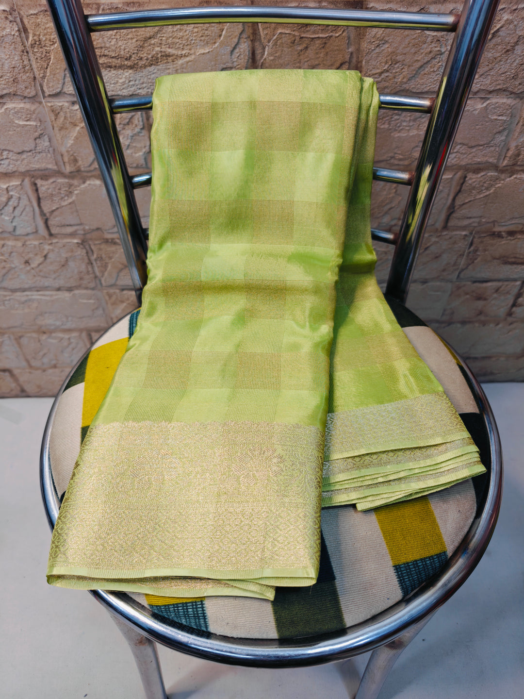 VISCOS IN PISTA GREEN WITH CHECKS STYLE