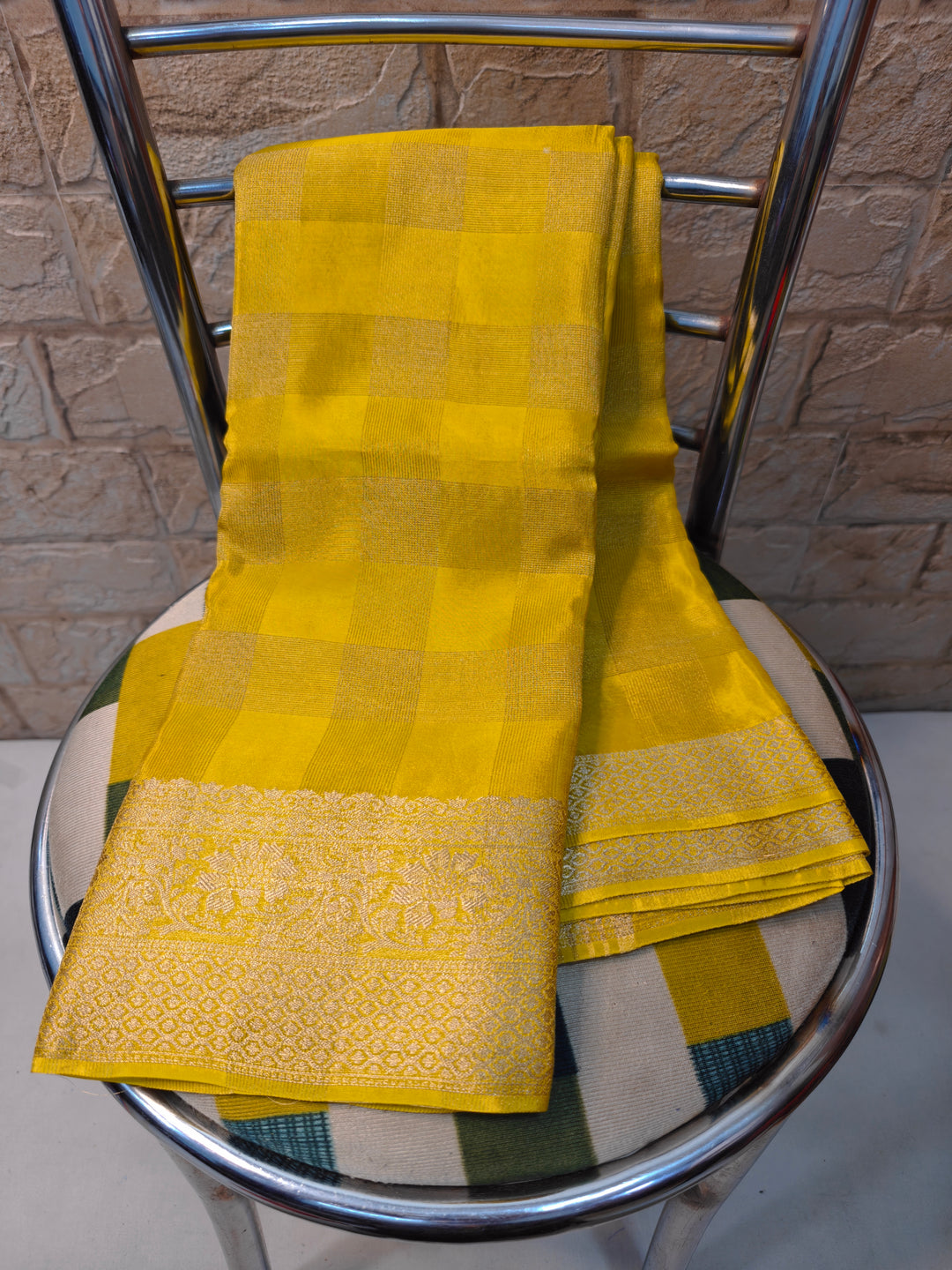 VISCOS IN YELLOW GOLD WITH CHECKS STYLE