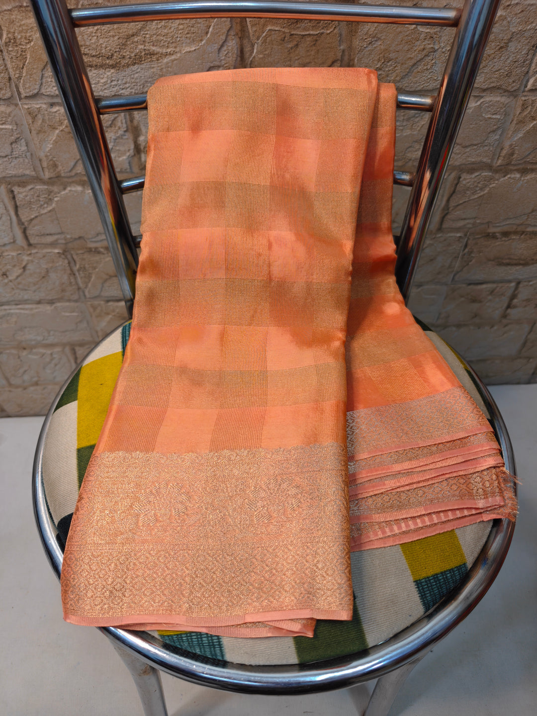 VISCOS IN ORANGE WITH CHECKS STYLE
