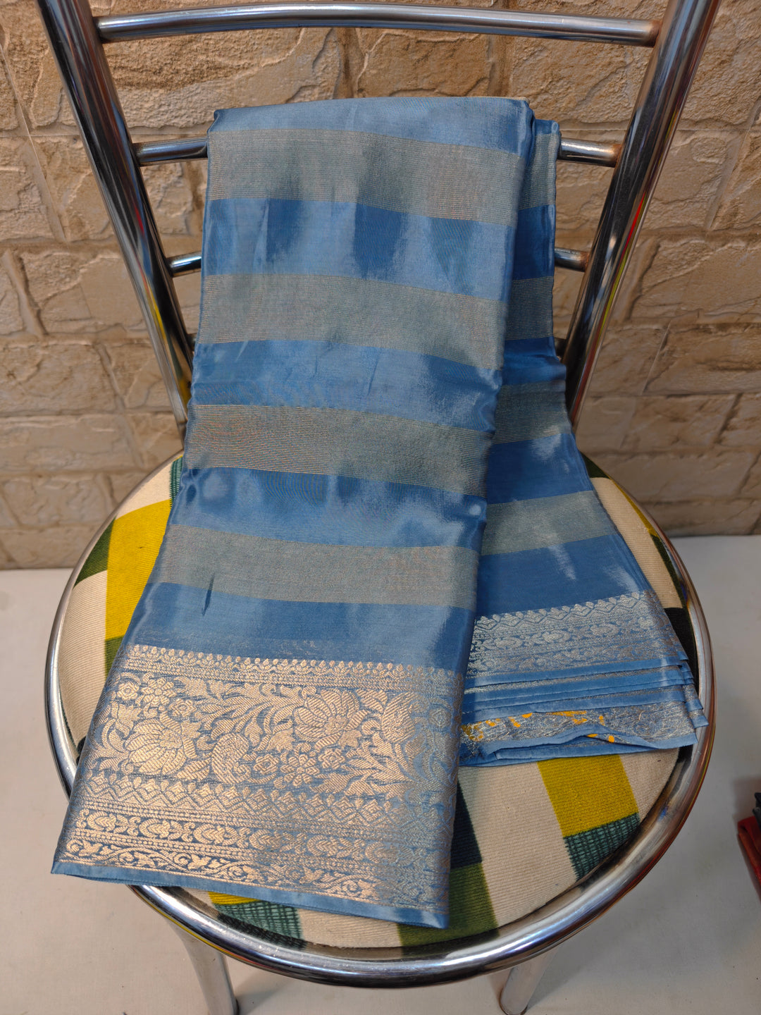 VISCOS IN GERMAN BLUE WITH HORIZONTAL STYLE