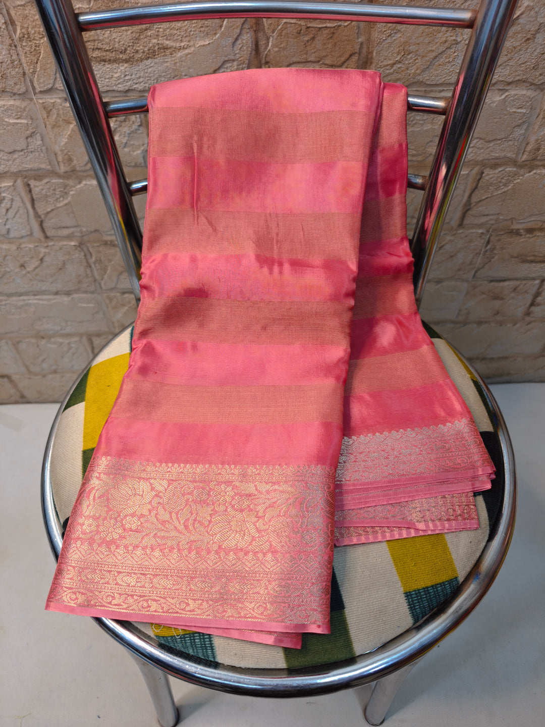 VISCOS IN PINK COLOUR WITH HORIZONTAL STYLE
