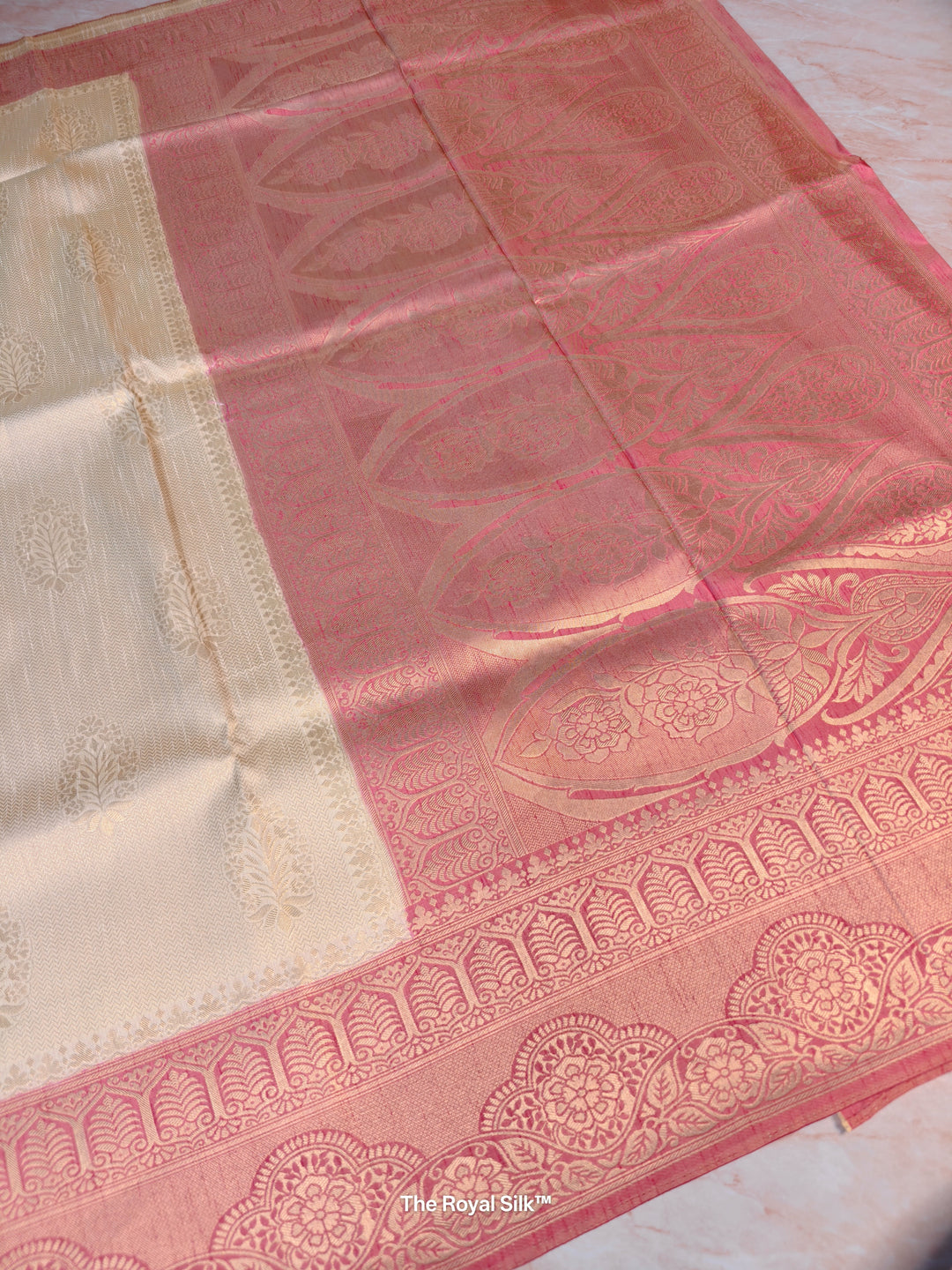 GIRAFFE TASAR SILK WITH RED BORDER