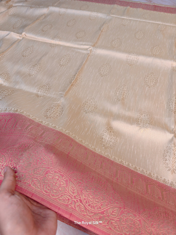 GIRAFFE TASAR SILK WITH RED BORDER