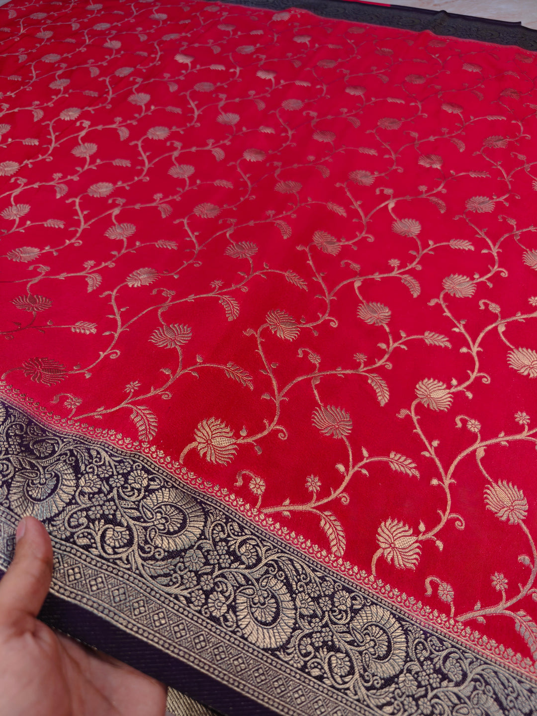 KHADDI GEORGETTE IN RED WITH INDIGO BORDER