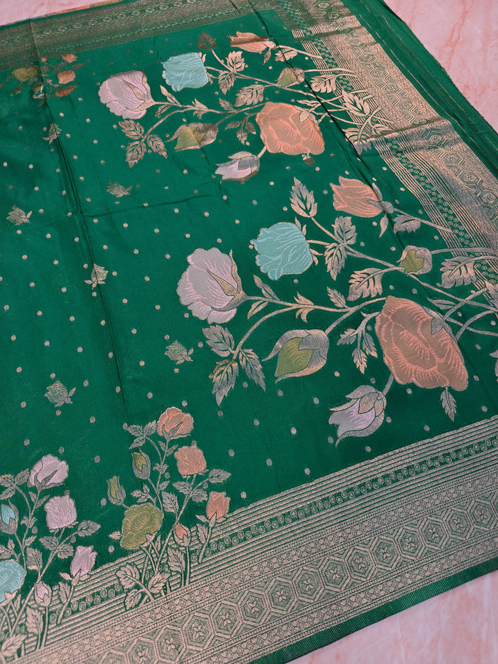 KHADDI GEROGETTE IN BOTTLE GREEN WITH PANCHRANG BOOTA