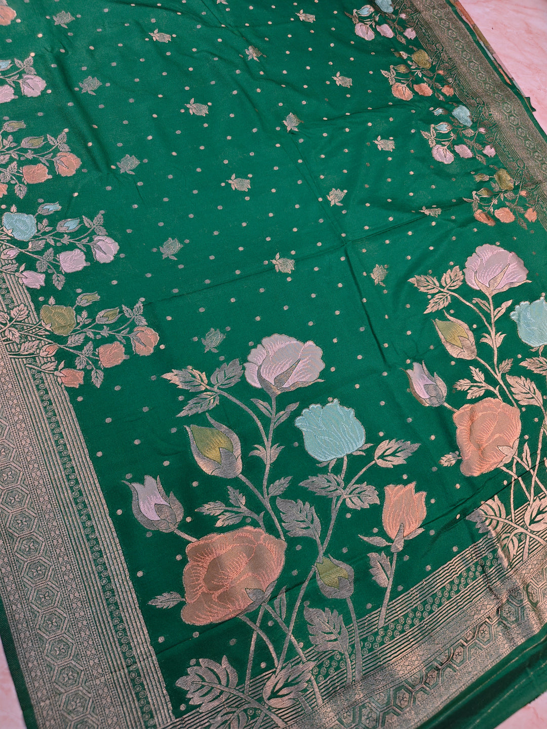 KHADDI GEROGETTE IN BOTTLE GREEN WITH PANCHRANG BOOTA