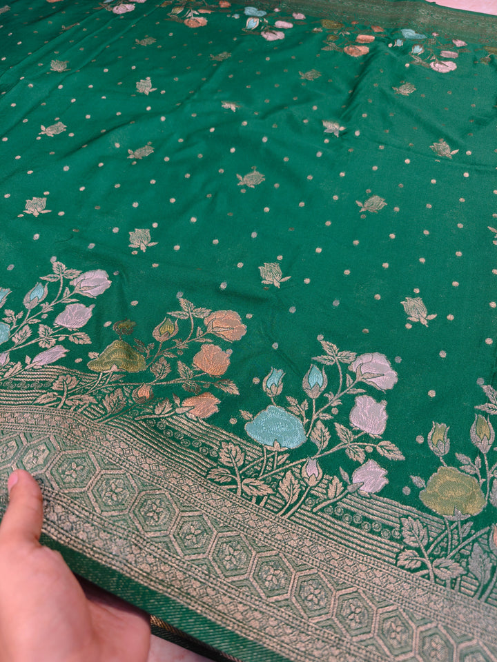 KHADDI GEROGETTE IN BOTTLE GREEN WITH PANCHRANG BOOTA