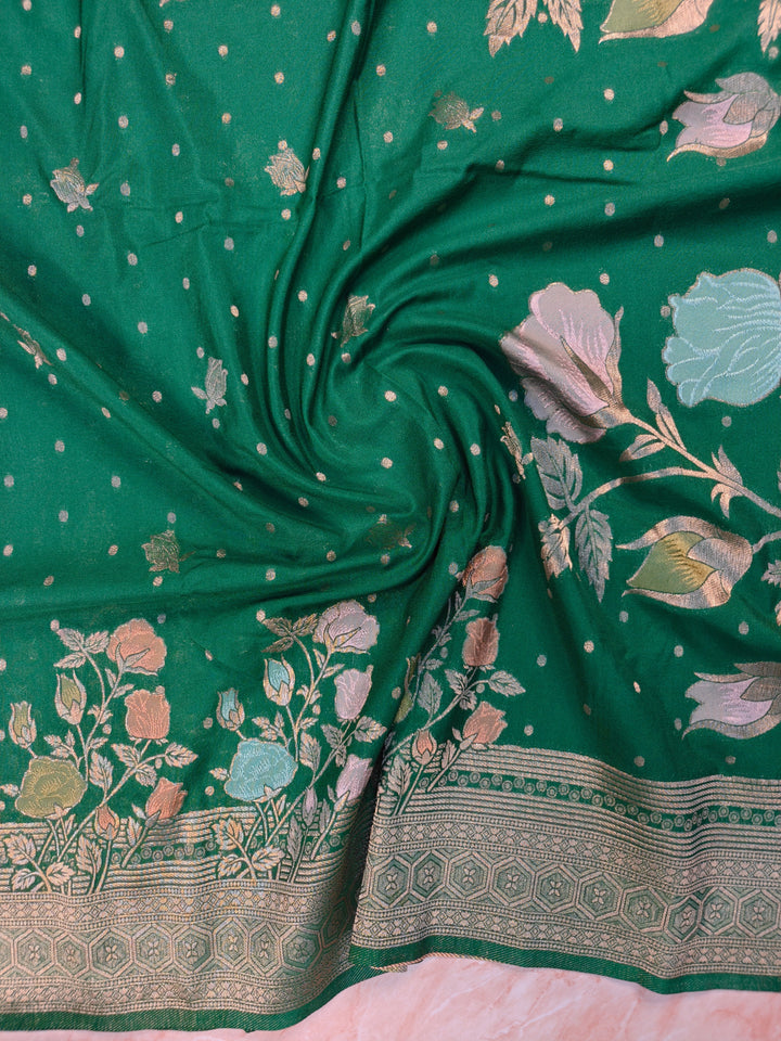 KHADDI GEROGETTE IN BOTTLE GREEN WITH PANCHRANG BOOTA