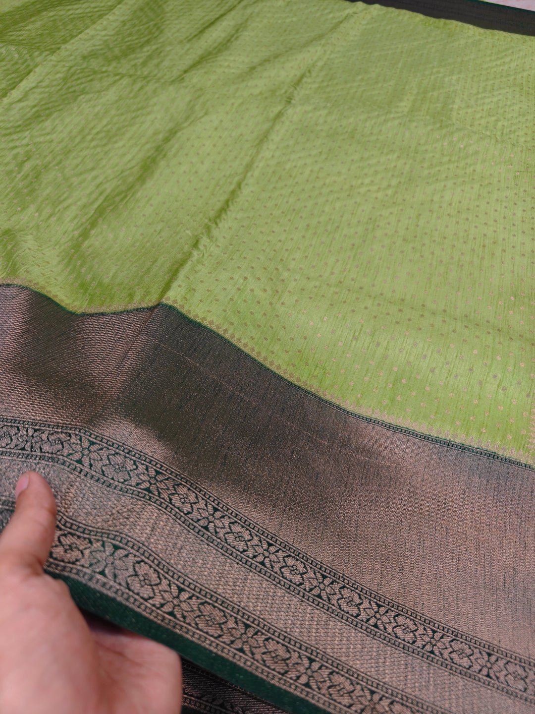 PARROT GREEN COLOUR MATKA LINEN WITH BOTTLE GREEN BORDER