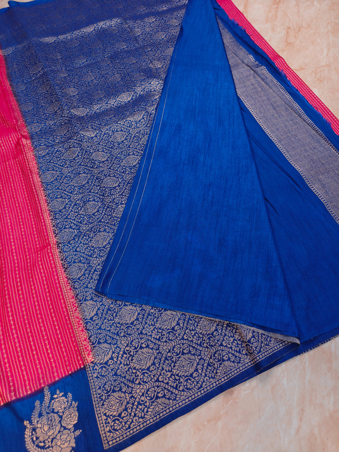 SOFT MATKA LINEN IN PIBK WITH ROYAL BLUE BORDER
