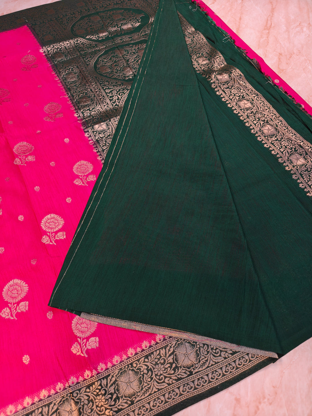 SOFT MATKA LINEN IN PINK WITH BOTTLE GREEN BORDER