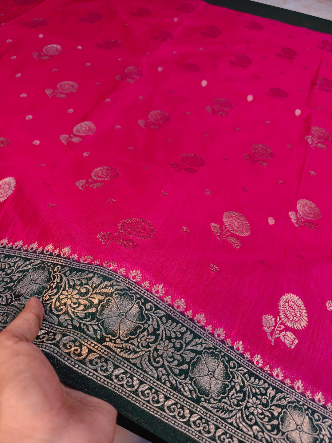 SOFT MATKA LINEN IN PINK WITH BOTTLE GREEN BORDER