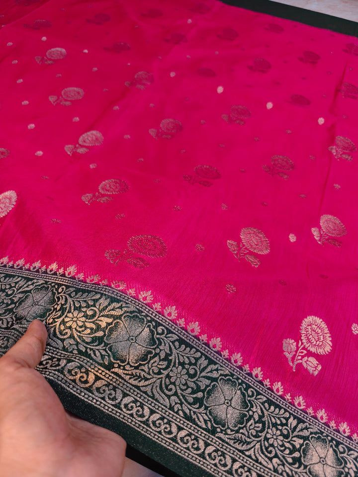 SOFT MATKA LINEN IN PINK WITH BOTTLE GREEN BORDER