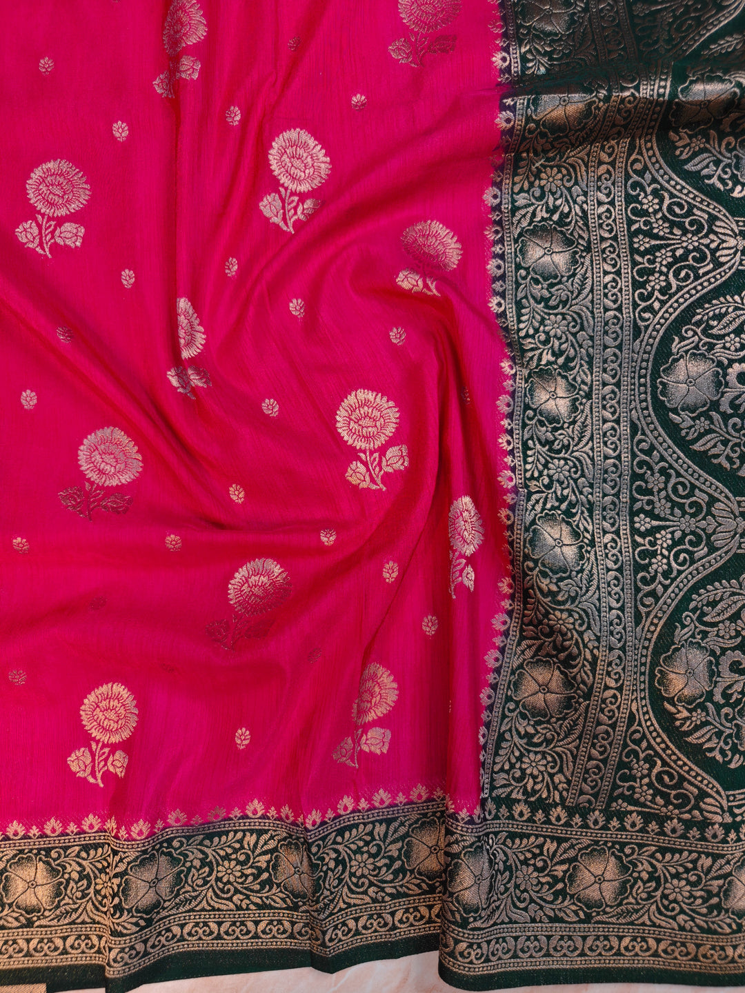 SOFT MATKA LINEN IN PINK WITH BOTTLE GREEN BORDER